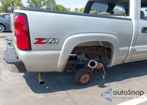 2005 Chevrolet Silverado 1500 Z71 from USA, damaged, VIN 2GCEK13T151354536